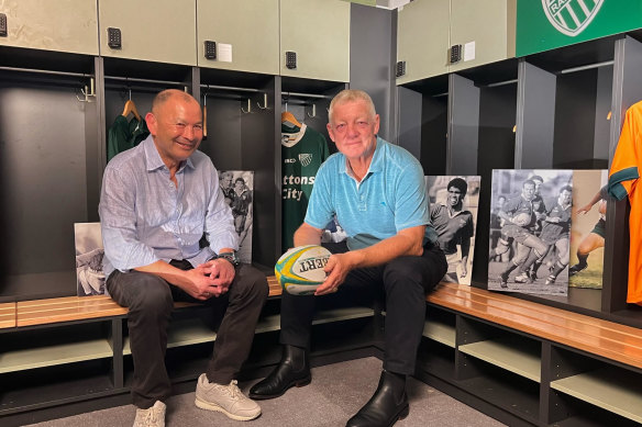 Eddie Jones and Phil Gould in the change rooms of Coogee Oval.
