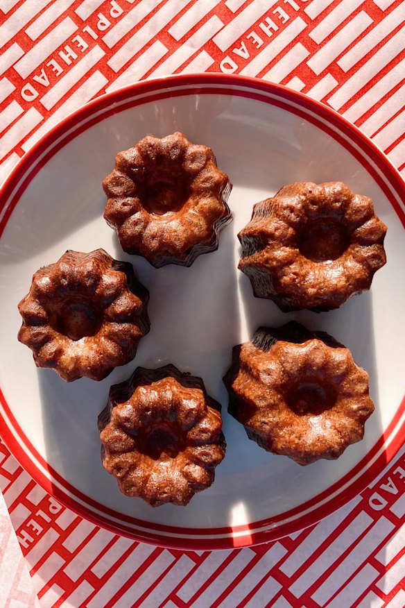 Caneles.
