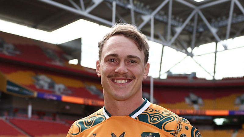 Wallabies v France LIVE updates: Meredith debuts at 10 at sold-out Suncorp Stadium