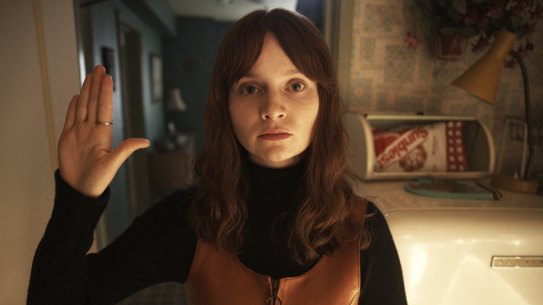 Lola Petticrew como Dolours Price em Say Nothing.