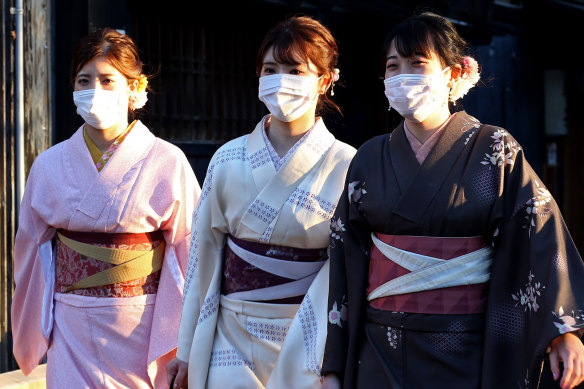 Japanese women wearing facemasks in Kyoto.