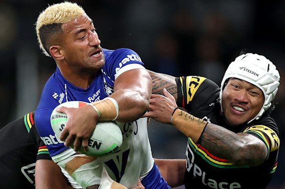 Viliame Kikau mixes with Brian To'o.