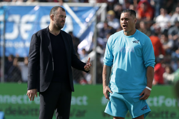 Michael Cheika talks with David Kidwell ahead of the Pumas’ clash with Scotland.