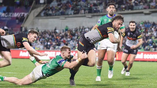 Jaeman Salmon scores against the Raiders.