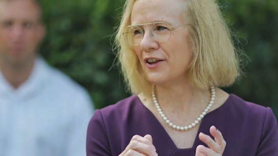 Dr Jeannette Young said Victorian footy fans could attend the AFL grand final on October 24 if they stayed two weeks in hotel quarantine in the Northern Territory first.