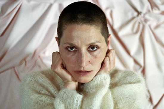 Cate Le Bon says she would prefer to be single over enduring the gendered labour of an unhappy relationship.