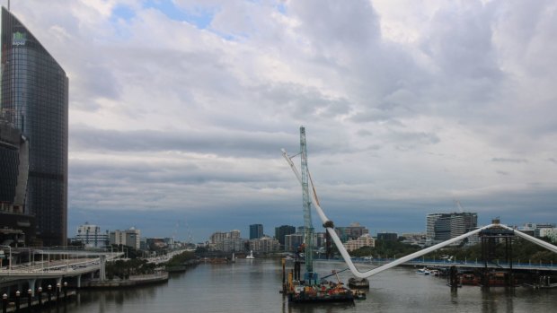 The mast on the Neville Bonner Bridge was put in place overnight. 