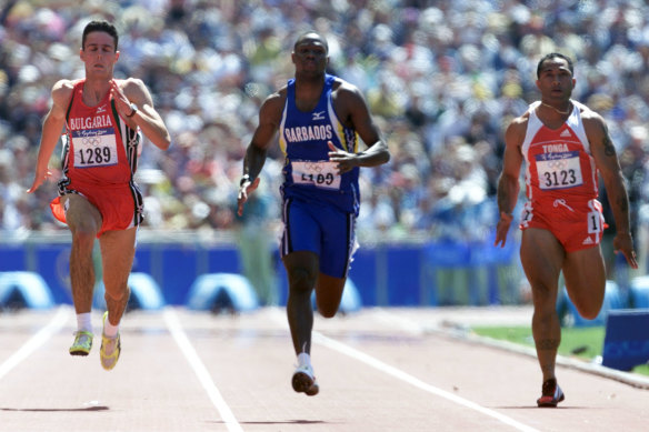 Tolutau Koula snr (right) competes in a 100m heat at the Sydney Olympic Games in 2000.