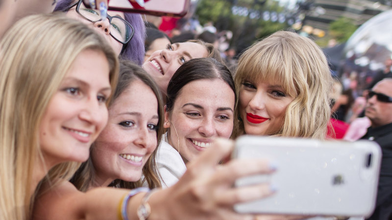 Swifties rally against Taylor Swift NSFW deepfakes on Twitter/X -  GadgetMatch