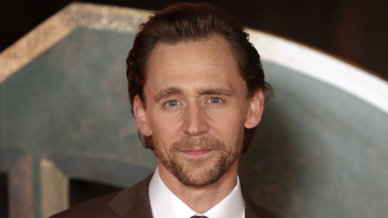 Tom Hiddleston Quotes About Marvel S Loki Being Gender Fluid