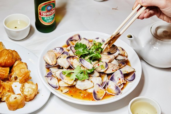 XO pipis and youtiao (Chinese doughnuts) at Ling Nan, a late-night favourite.