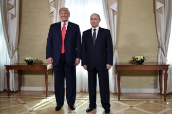 Președintele american Donald Trump și președintele rus Vladimir Putin, dreapta, într-o fotografie din 2018.