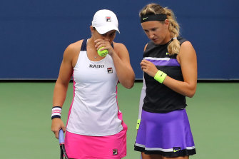 Ashleigh Barty (left) and Victoria Azarenka are through to the women's doubles final at the US Open.