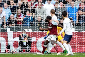 Michail Antonio scores for WEst Ham against Spurs.