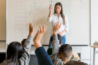 Queensland Teachers Should Be Bumped Up Covid Vaccination Schedule Union