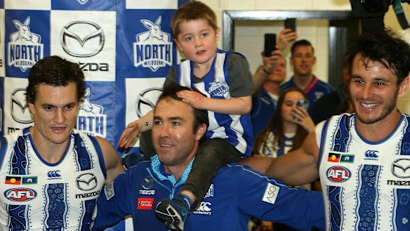 Scott joins the Kangaroos to sing the team song for the last time.