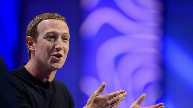 Influential investor groups are railing against the "dysfunctional" structure of Facebook.