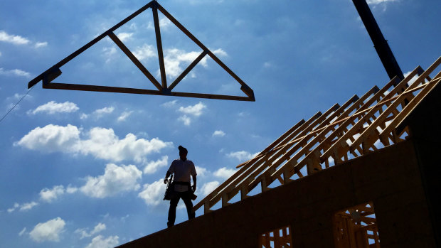 Builders are under pressure as payment timelines blow out. 