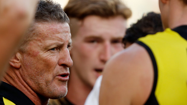 Damien Hardwick addresses his players during Richmond’s clash with GWS.