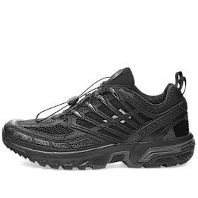 Parr loves his black Salomon sneakers.