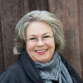 Author Posie Graeme-Evans has bought into Burradoo.