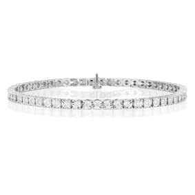 A diamond tennis bracelet to match her necklace is top of Ava’s wish list.
