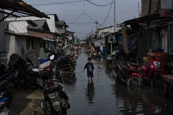New satellite detection methods have identified 267 million people living at elevations of 2 metres or less above sea level. About two-thirds are located in the tropics, with Indonesia home to the largest population at risk as sea levels rise because of climate change.