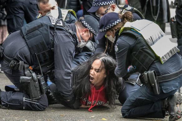 Critical Incident police making arrests at the Flemington towers during Daniel Andrews' "hard lockdown".