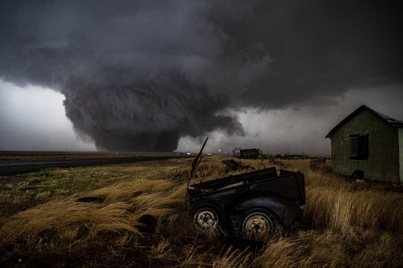 A wedge tornado grinds across the prairie land of the Texas Panhandle. Narrowly passing the town of Morton, the kilometre-wide twister did little damage except to drought-affected cotton fields.