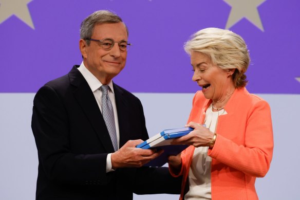 Mario Draghi, former president of the European Central Bank, and Ursula von der Leyen, president of the European Commission