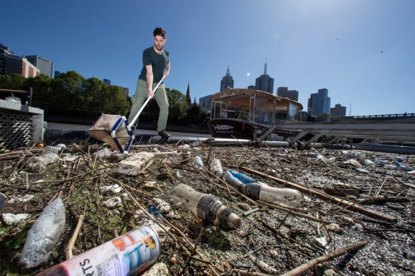 A Yarra riverkeeper checking his traps for polystyrene pollution.