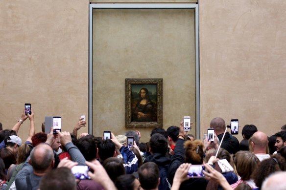 The room housing the Mona Lisa becomes so congested visitors can spend an average of only 50 seconds viewing the painting, and not everyone can get a clear view.