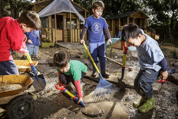 The Andrews government hopes a sweetened new enterprise agreement will attract more kindergarten teachers.