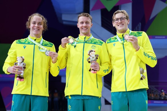 Short (left) won a silver medal in the men’s 400m freestyle at last year’s Commonwealth Games, behind Elijah Winnington (centre). 