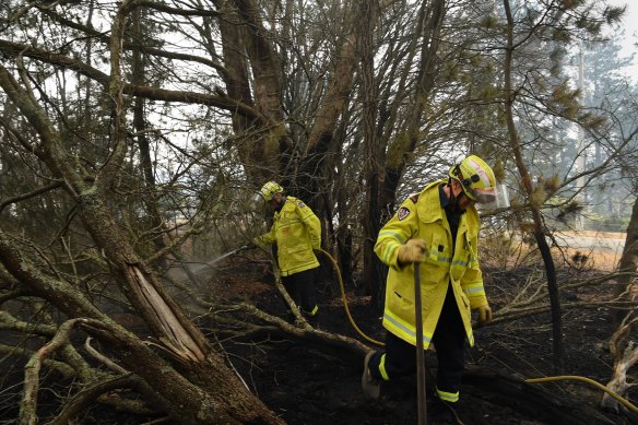 Fire crews across southern Australia may get a chance to get on top of large fires as conditions become cooler and damper in the next fortnight or so.