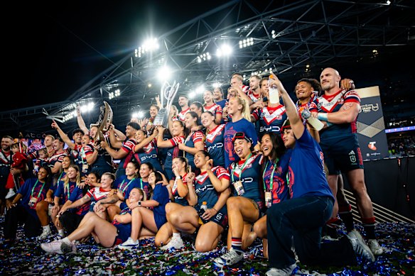 The Roosters NRLW and NRL teams celebrate.