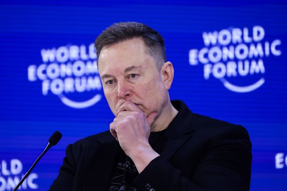 Elon Musk, CEO da Tesla Inc., durante o Fórum Econômico Mundial (WEF) em Davos, Suíça, na quinta-feira, 22 de janeiro de 2026. O encontro anual de líderes políticos, altos executivos e celebridades em Davos acontece de 19 a 23 de janeiro. Fotógrafo: Krisztian Bocsi/Bloomberg