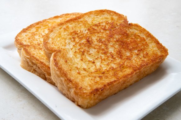Sizzler’s popular cheese toast.
