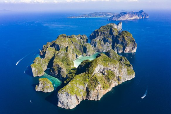 Koh Phi Phi列城玛雅湾的美丽的海滩。