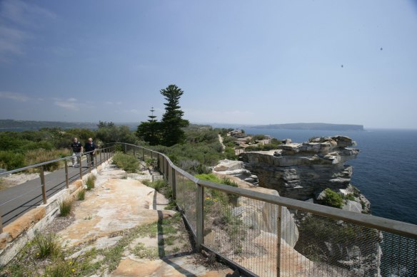 Walk from Watson’s Bay to Bondi.