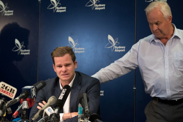 Steve Smith with his father Peter at Sydney Airport in March 2018.