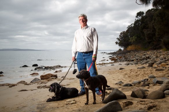 Economist Saul Eslake: unemployment is a better measure of recession.