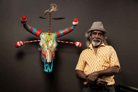 Former stockman John Prince Siddon with his work 4 - Bullock skull, Tarnanthi 2021, Art Gallery of South Australia.