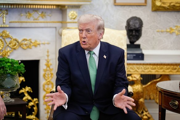 Trump cogitou a ideia de se retirar da OTAN, embora tenha dito que não tinha planos imediatos de mudança.