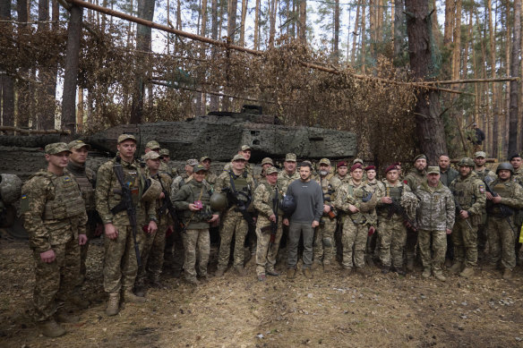 Volodymyr Zelensky with Ukrainian soldiers in front of a Leopard 2 tank on the Kharkiv region’s front line.