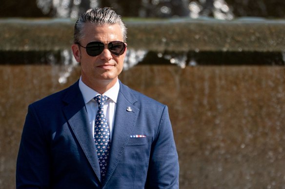 Il segretario alla Difesa Pete Hegseth ha parlato nel mio parco locale in una calda giornata di inizio luglio.