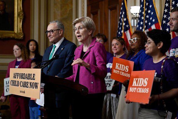 Mentre si preparano per le elezioni di metà mandato, democratici come la senatrice Elizabeth Warren dipingono Trump come indifferente ai problemi del costo della vita.