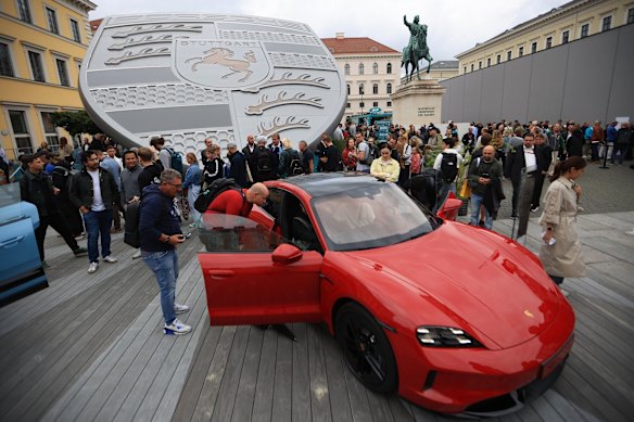 Le famiglie australiane sono sulla buona strada per godere di prezzi più bassi per le esportazioni europee, comprese le auto di lusso. 