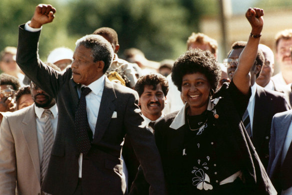 Nelson Mandela and Winnie walk hand in hand upon his release from prison in 1990.