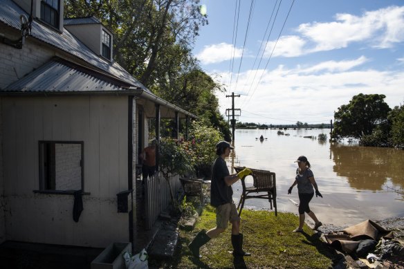 The report says raising the dam wall will lessen the impact of flooding in areas like Windsor, in the Hawkesbury-Nepean Valley.